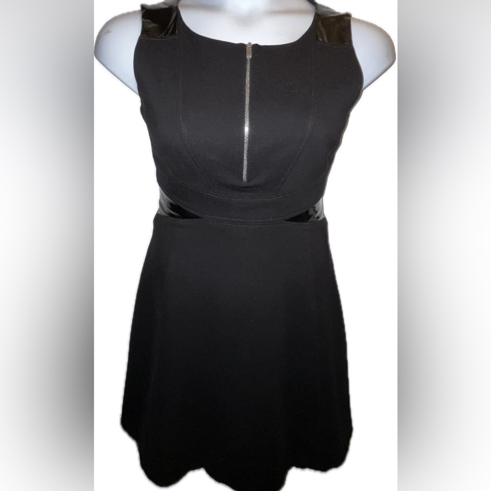 KAREN MILLEN BLACK SLEEVELESS DRESS WITH PATENT VINYL DETAIL Sz 6. New W/O tag